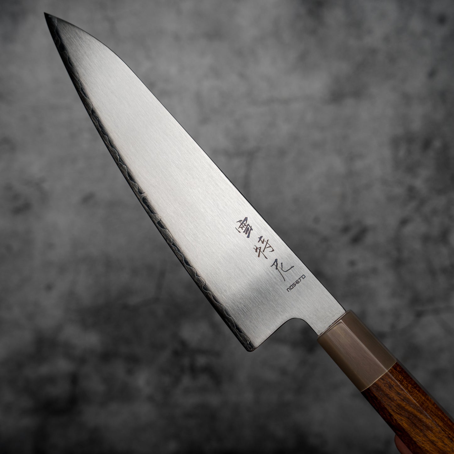 Noseto ZDP189 Gyuto 210 mm avec bois de fer à dessert et corne de buffle blanche