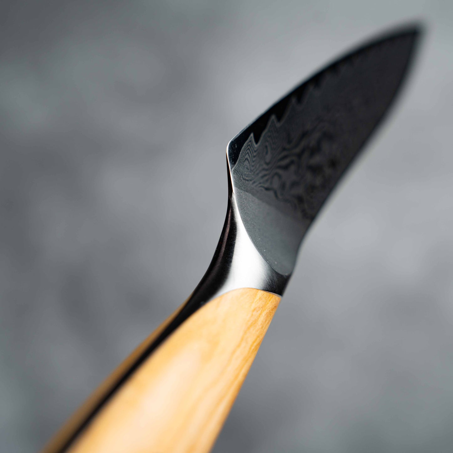 Couteau à lame Noseto Batsu Petty 135 mm, 73 couches, en acier damas avec manche en bois d'olivier