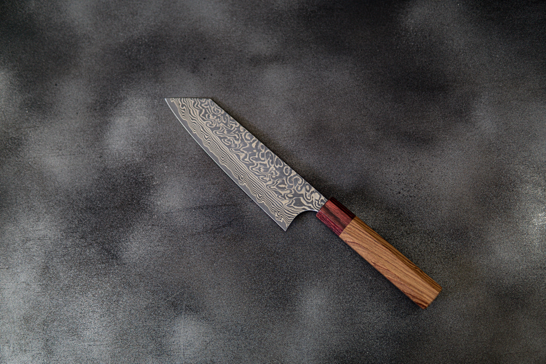 Couteau japonais Yoshimi Kato R2/SG2 Damas Bunka 165 mm, manche Honduras rouge