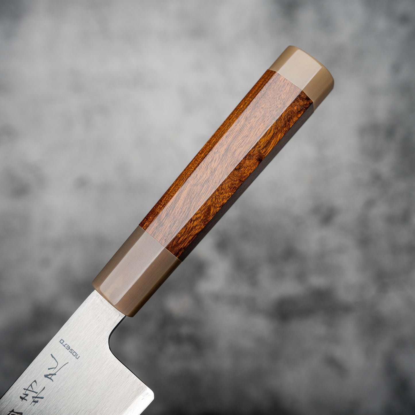 Noseto ZDP189 Gyuto 210 mm avec bois de fer à dessert et corne de buffle blanche