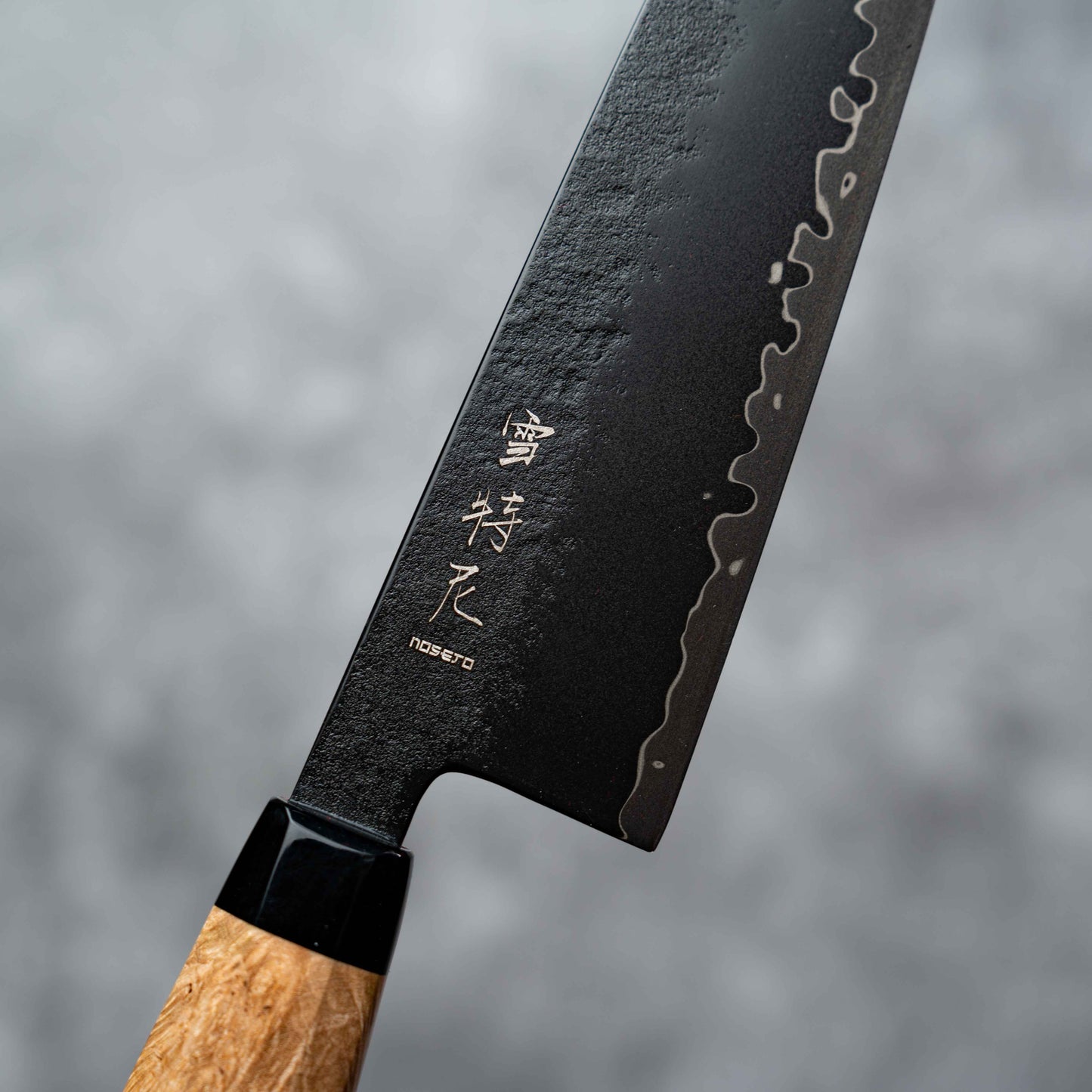 Noseto Arai Gyuto 210 mm 3 couches, noyau en acier poudré MD606 teinté noir avec résine et bois stabilisé