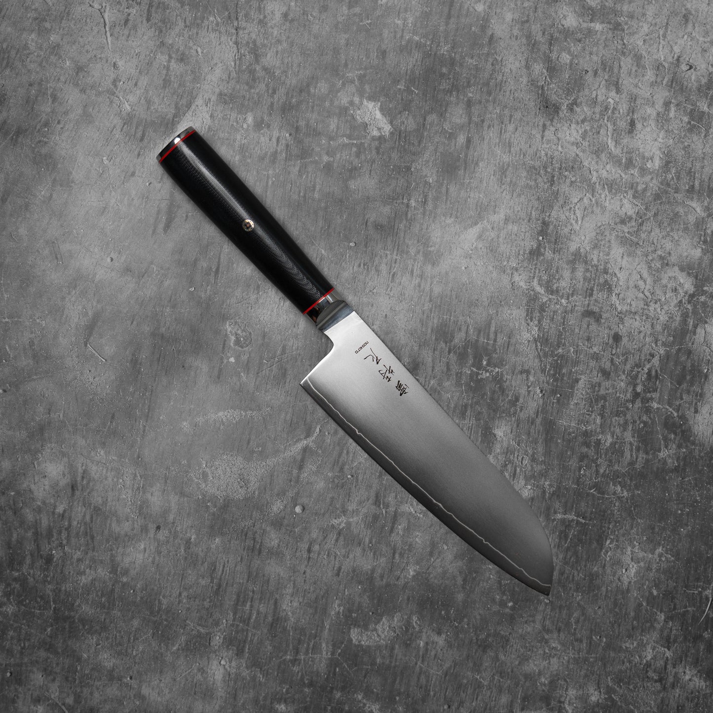 Couteau Santoku Noseto Sumi 180 mm, 3 couches d'acier composite, noyau en acier VG-10, manche en fibre de verre G-10