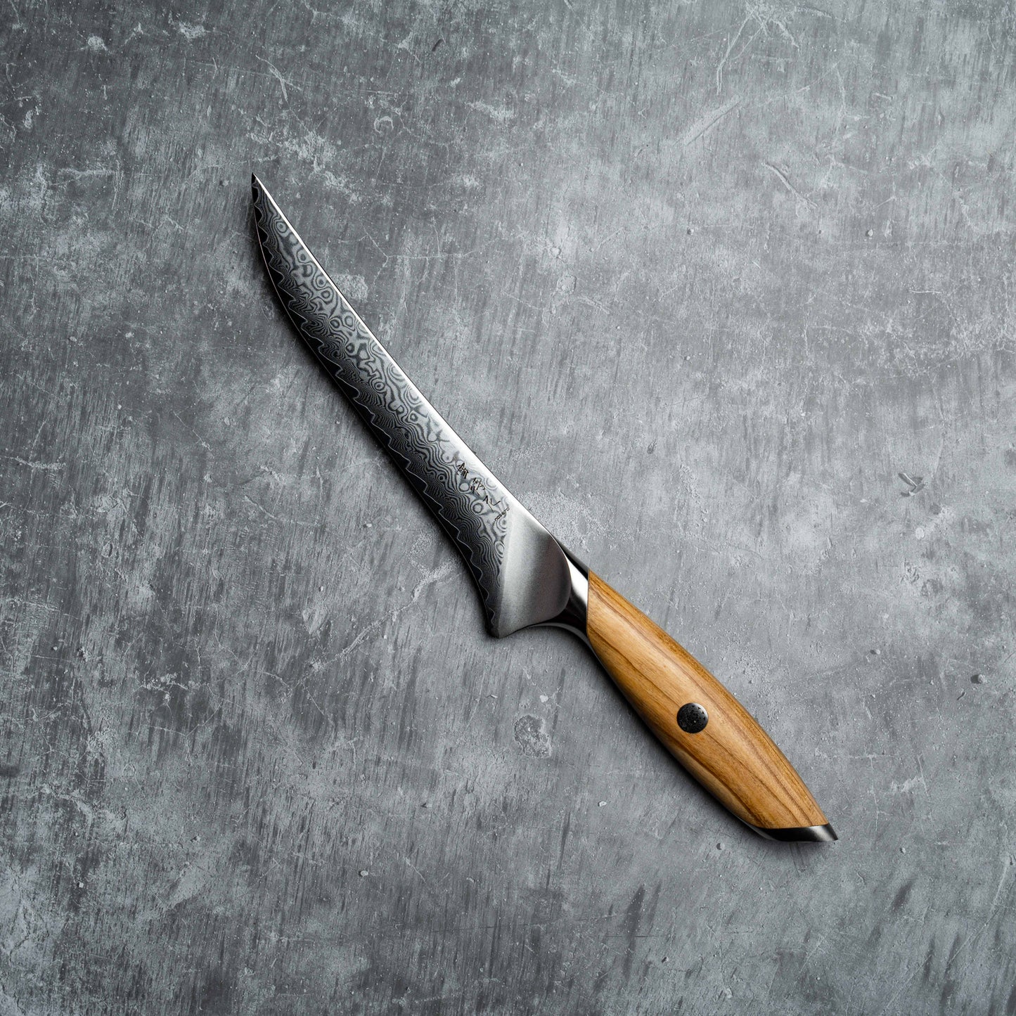 Couteau à désosser/fileter Noseto Batsu 180 mm 73 couches d'acier damas avec manche en bois d'olivier