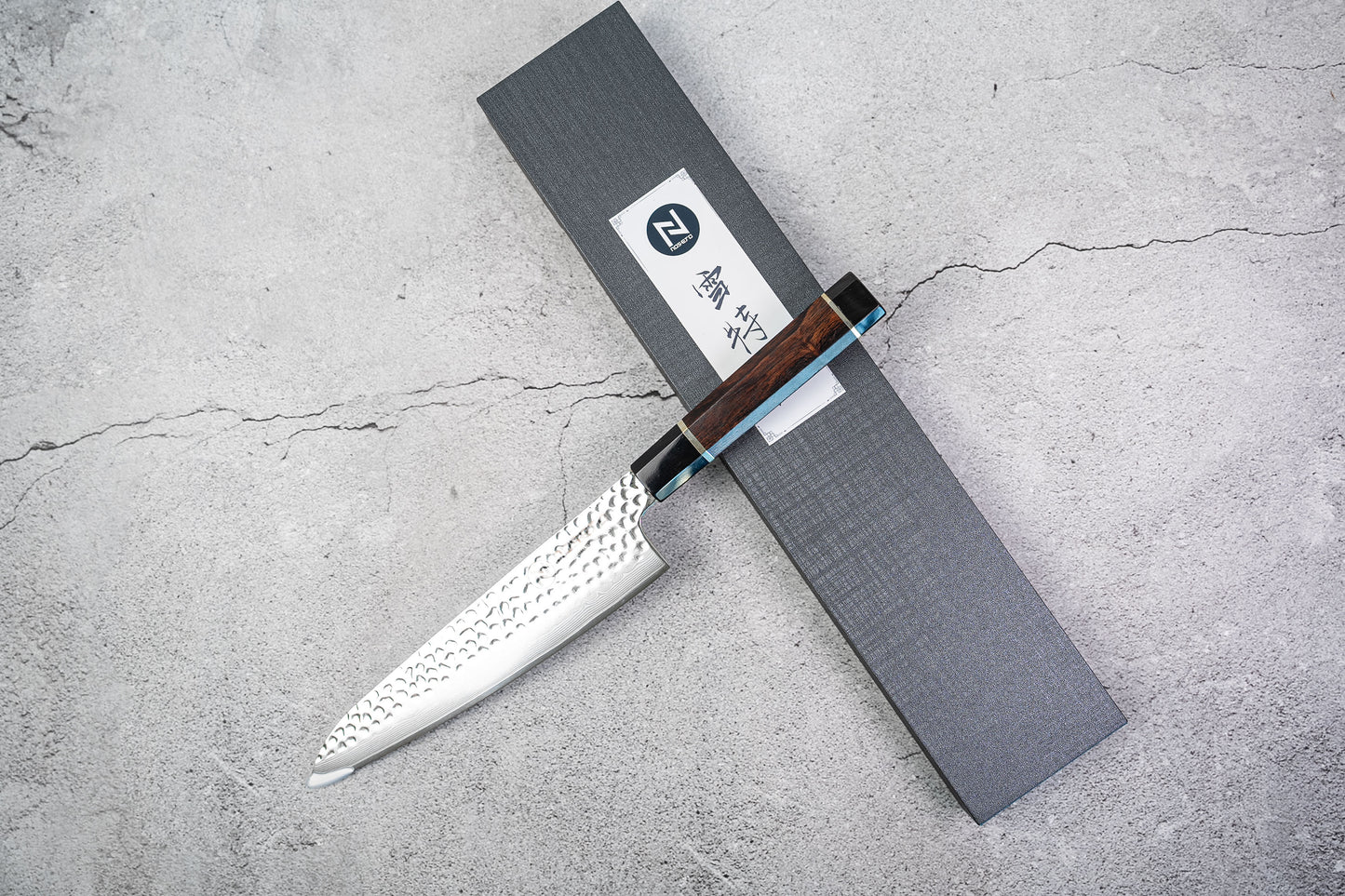 Couteau à lame Noseto Suki Gyuto 210 mm 67 couches Damas martelé avec manche en bois de fer du désert