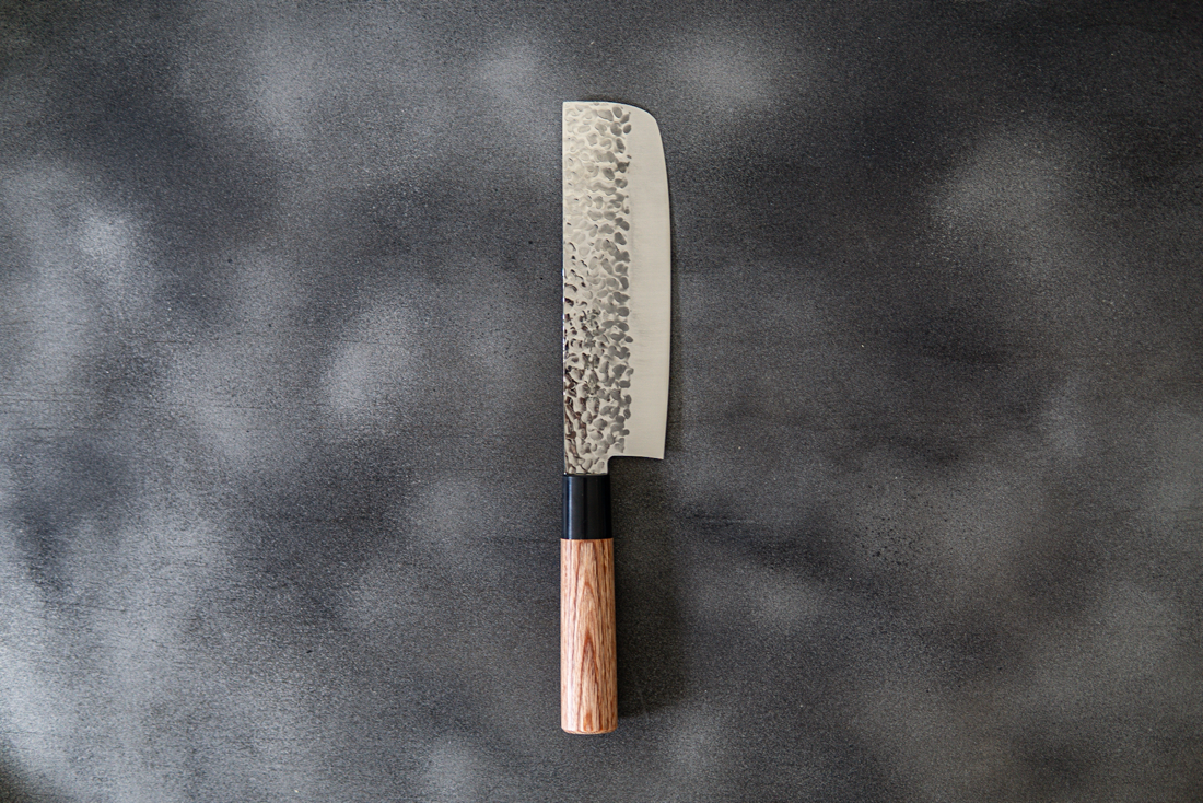 Couteau japonais Nakiri martelé Kanetsune DSR-1K6 165 mm, manche en bois de pakka rouge
