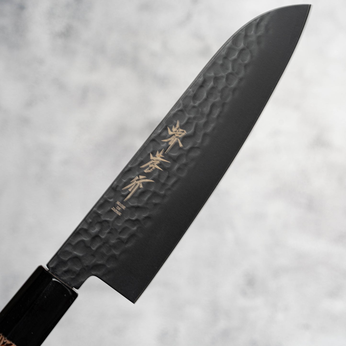 Sakai Takayuki Santoku 170 mm Kurokage VG10 martelé revêtement en téflon poignée wengé