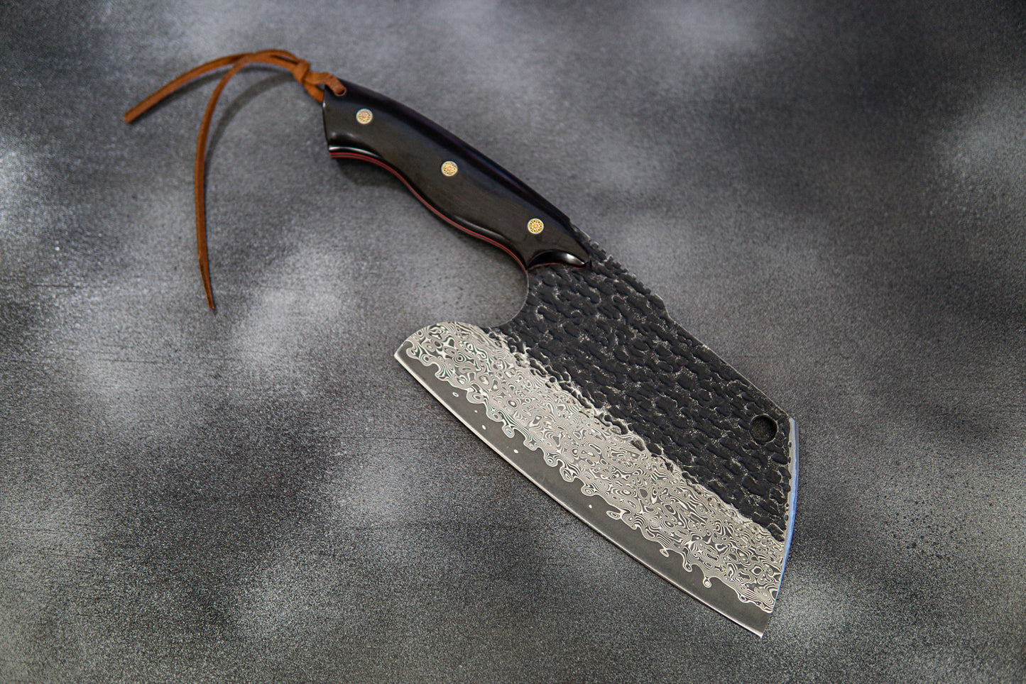 Couperet Bunka de style serbe Damas robuste 180 mm avec fourreau