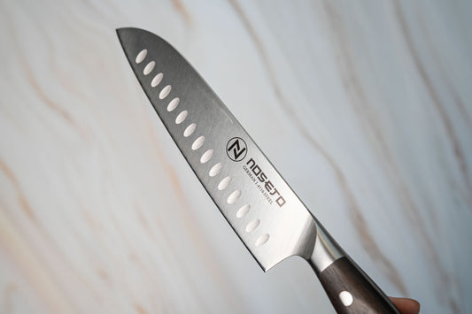 Couteau Santoku allemand NOSETO 185 mm en acier inoxydable de haute qualité avec manche en bois de santal rouge