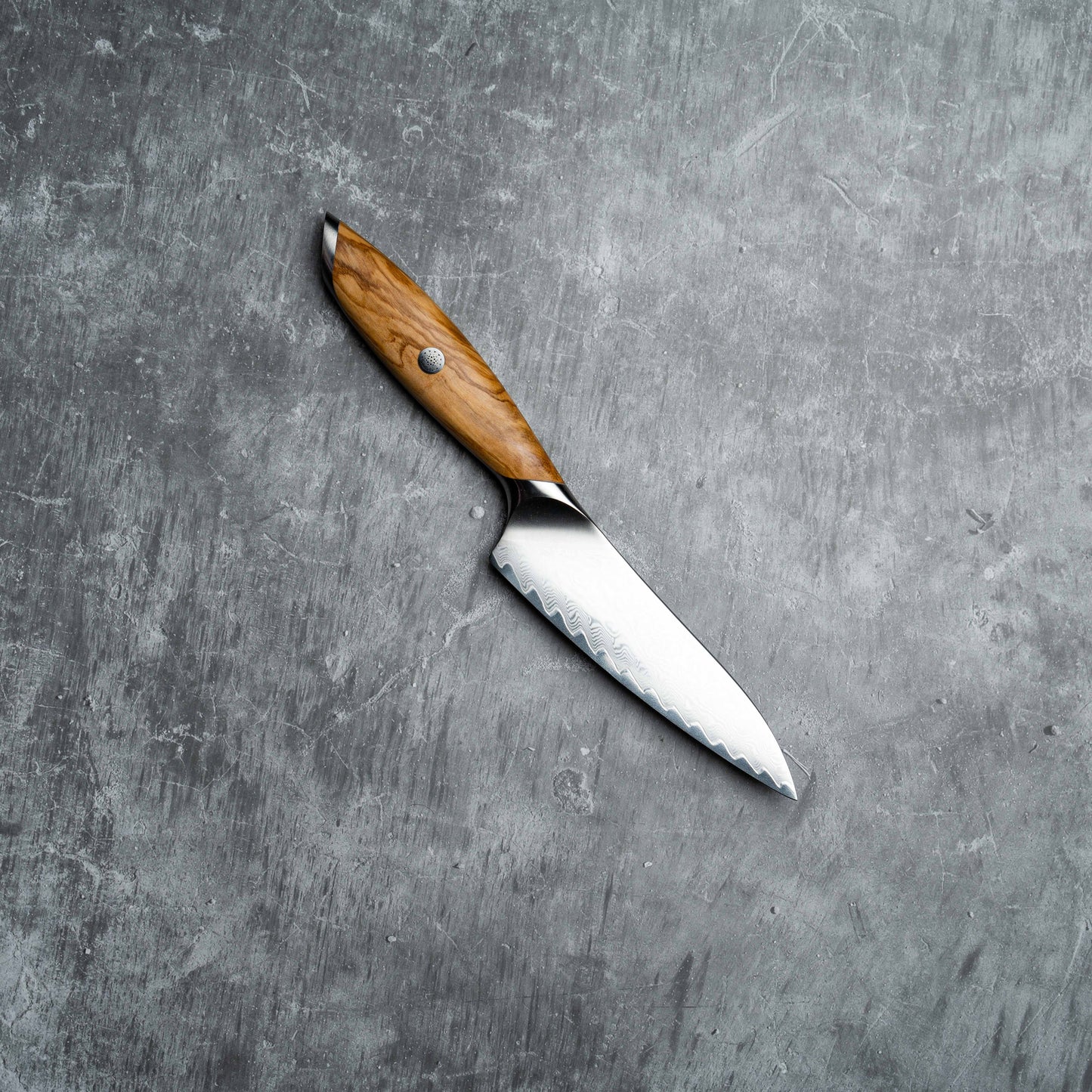 Couteau à lame Noseto Batsu Petty 135 mm, 73 couches, en acier damas avec manche en bois d'olivier