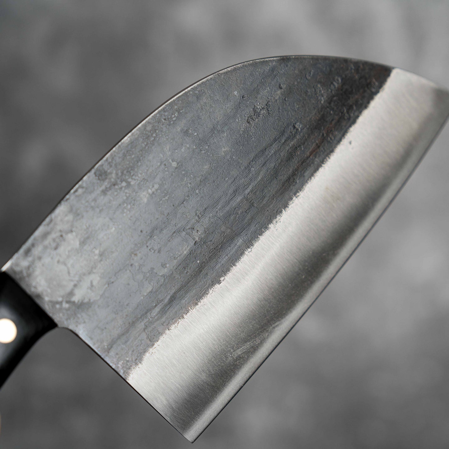 Couteau couperet serbe Noseto 180 mm en acier au carbone avec étui