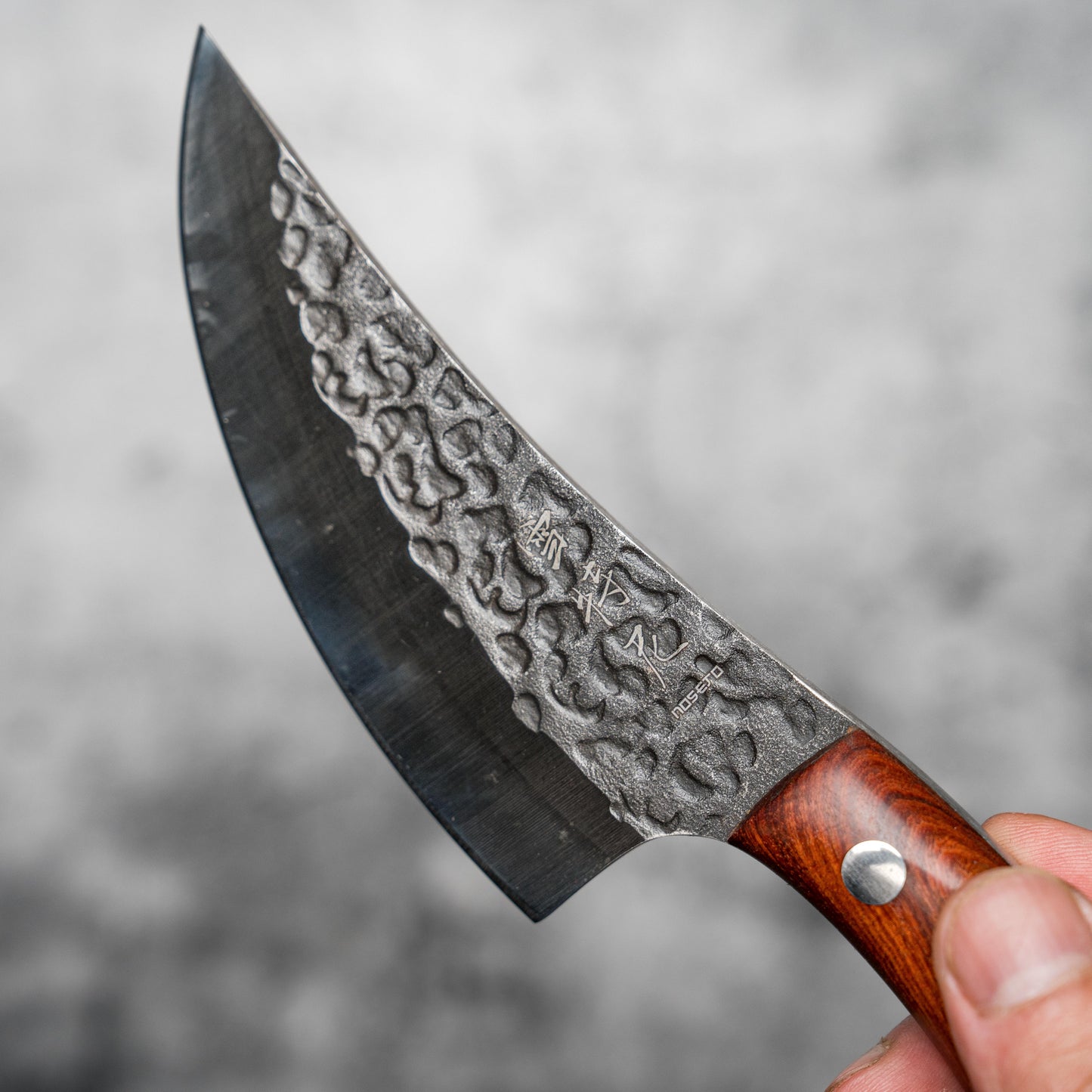 Couteau de boucher Noseto 135 mm avec étui en cuir et manche en palissandre