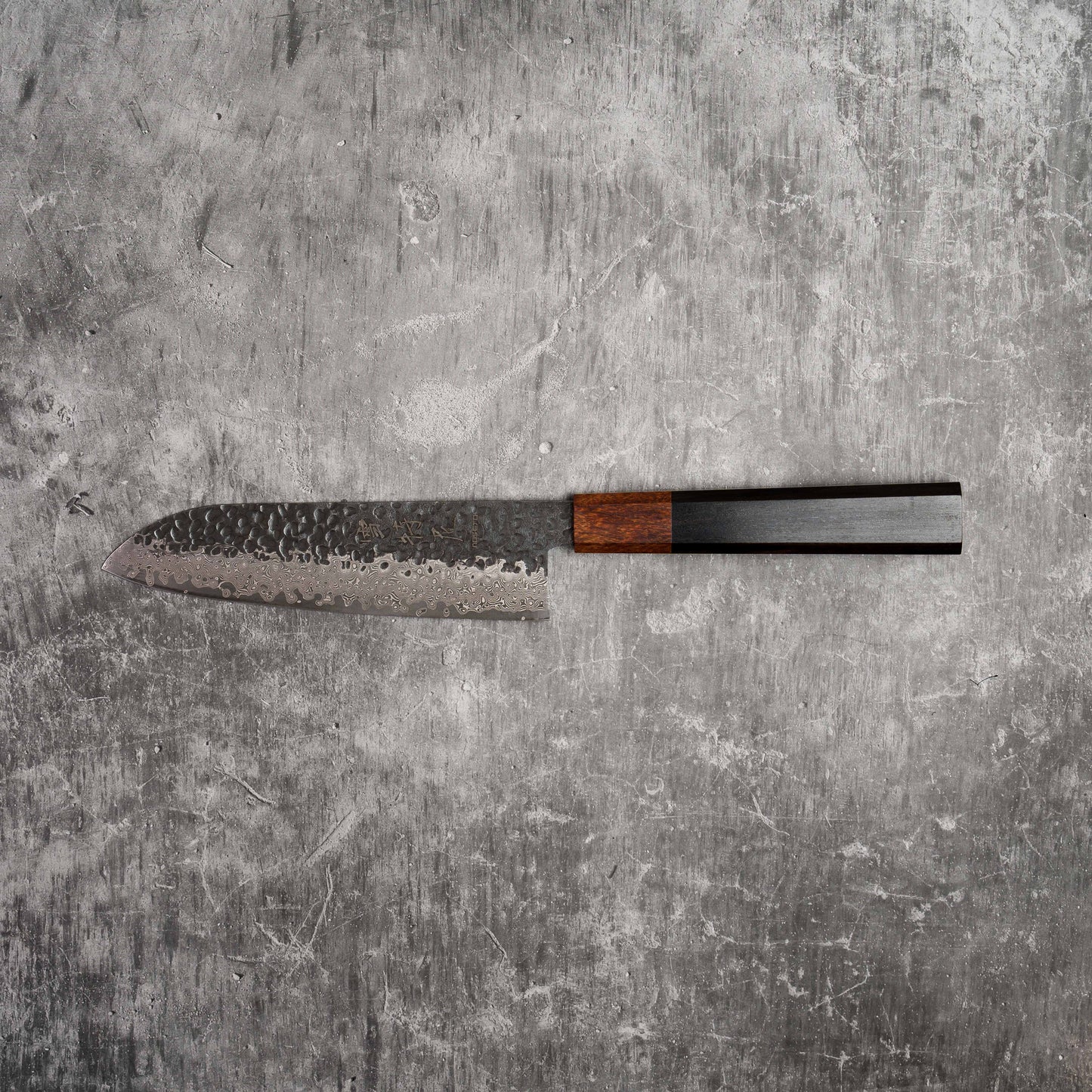 Noseto Kuki Santoku 160mm 67 couches Damas Tsuchime Finition Bois Pakka Noir