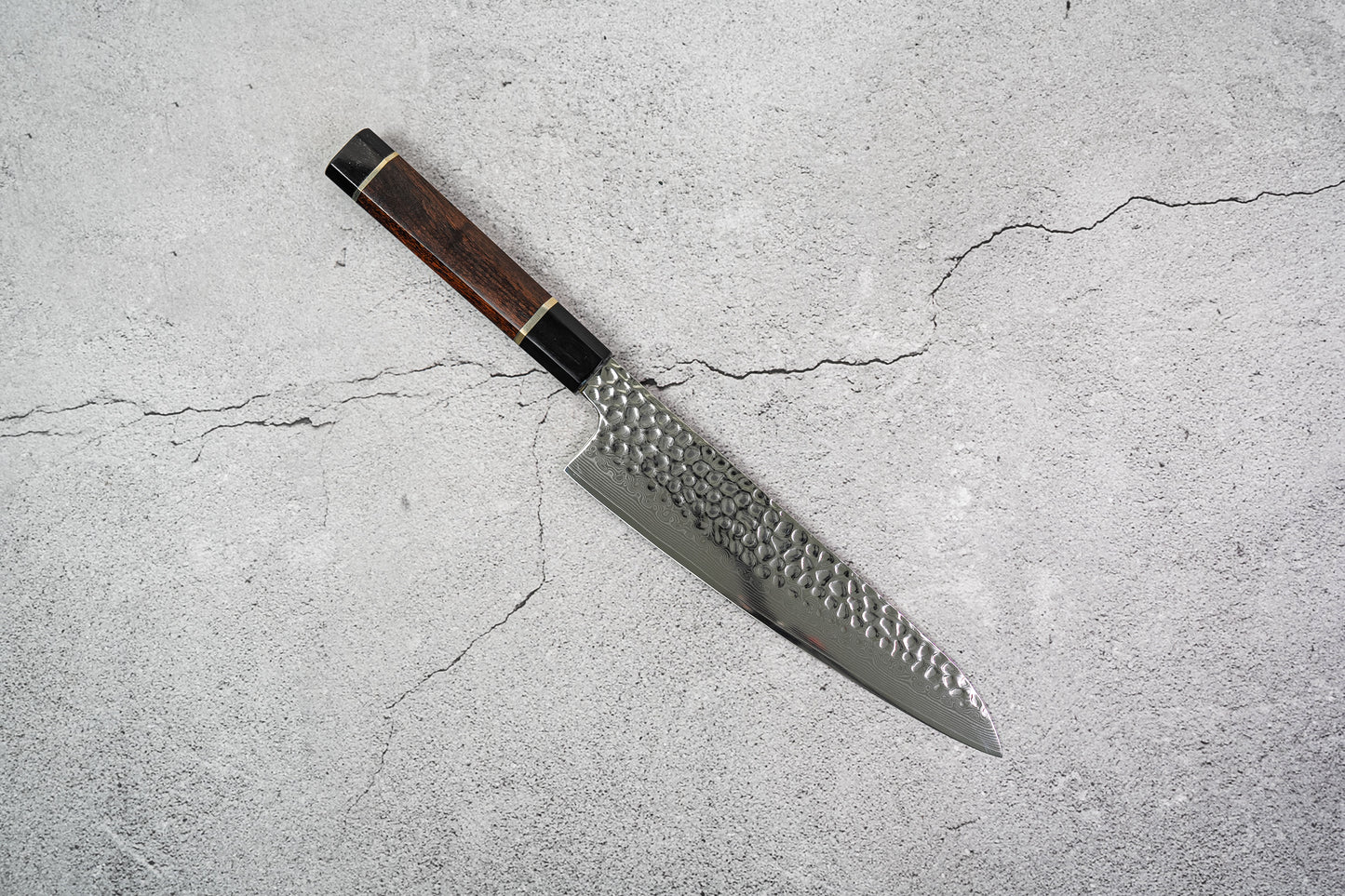 Couteau à lame Noseto Suki Gyuto 210 mm 67 couches Damas martelé avec manche en bois de fer du désert