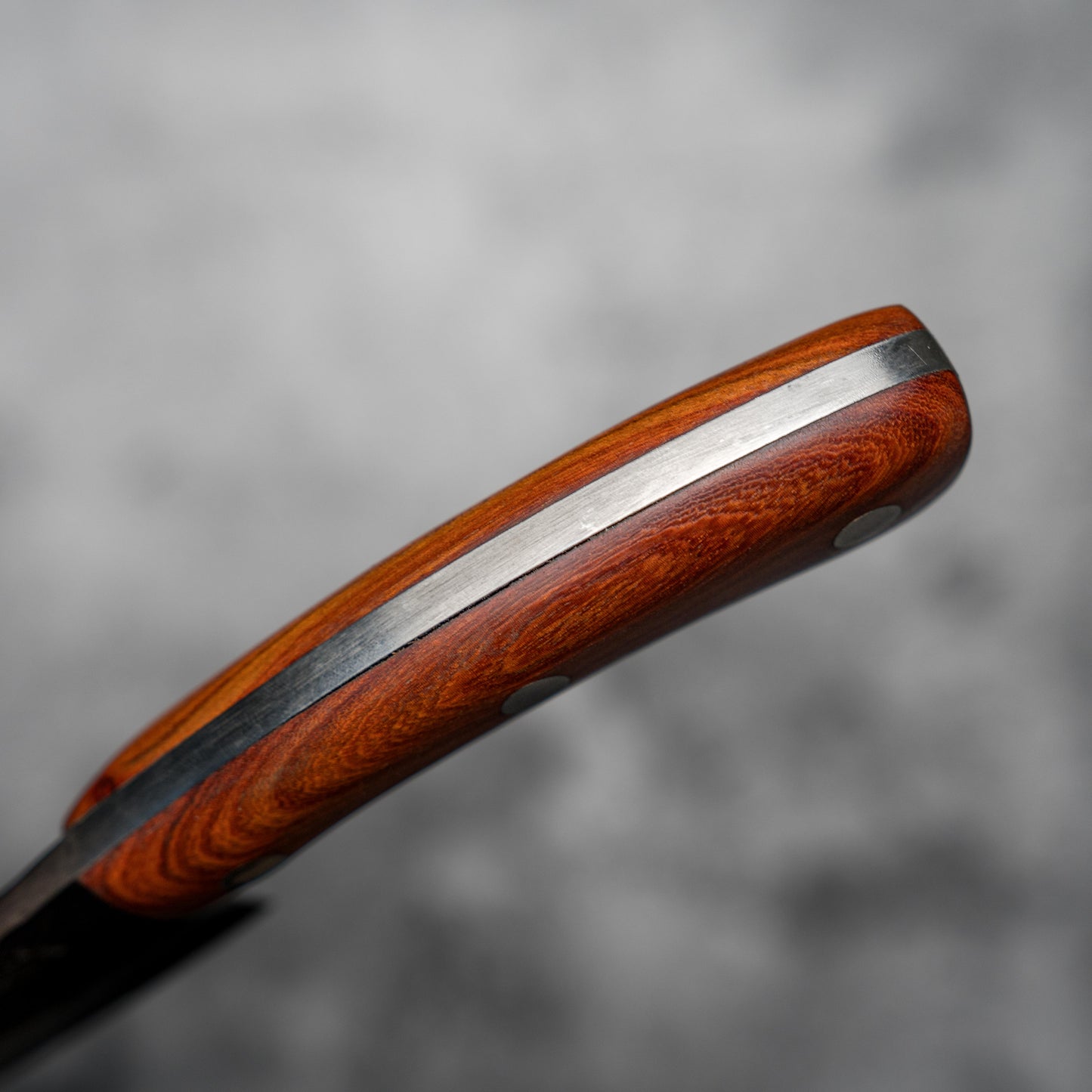Couteau de boucher Noseto 135 mm avec étui en cuir et manche en palissandre