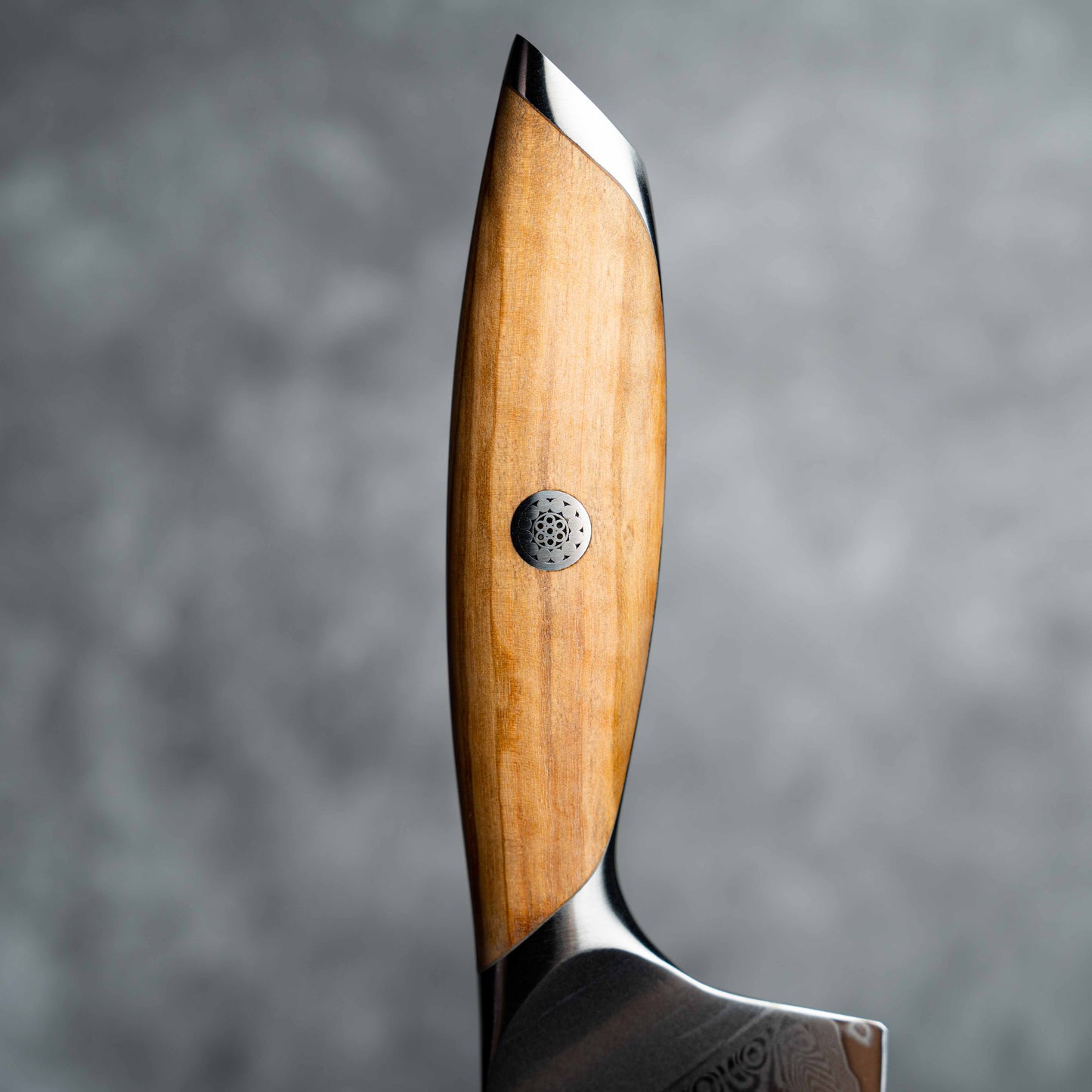 Couteau à lame Nakiri Noseto Batsu 180 mm, 73 couches, en acier damas avec manche en bois d'olivier