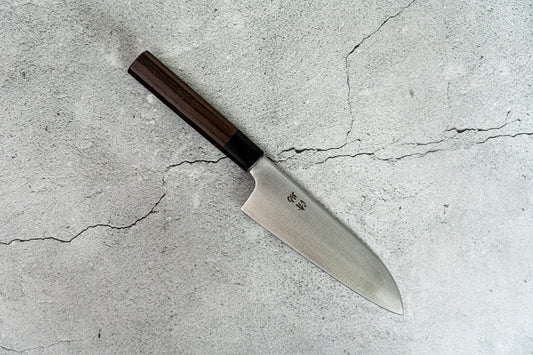 Couteau de chef japonais Santoku Seisuke en molybdène vanadium 170 mm, manche Shitan