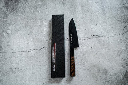 Sakai Takayuki Santoku 170 mm Kurokage VG10 martelé revêtement en téflon poignée wengé