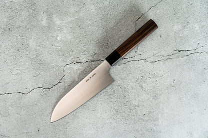 Couteau de chef japonais Santoku Seisuke en molybdène vanadium 170 mm, manche Shitan
