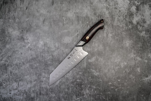 Couteau Santoku Noseto Roku 185 mm, noyau en acier poudré 73 couches, manche en G10 noir et rouge