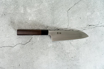 Couteau de chef japonais Santoku Seisuke en molybdène vanadium 170 mm, manche Shitan