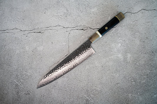 Gyuto Noseto Vg10 67 couches Damascus Tsuchime Finish 230 mm Corne de buffle blanche Bois d'ébène