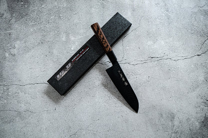 Sakai Takayuki Santoku 170 mm Kurokage VG10 martelé revêtement en téflon poignée wengé