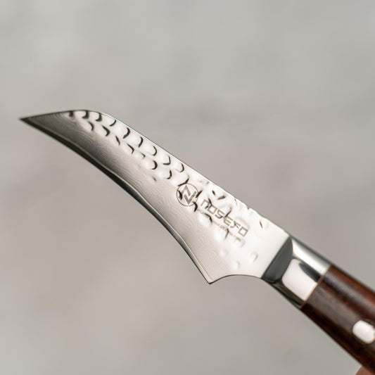 Couteau à découper/parer Noseto Yohan en damas martelé 90 mm, manche occidental en palissandre