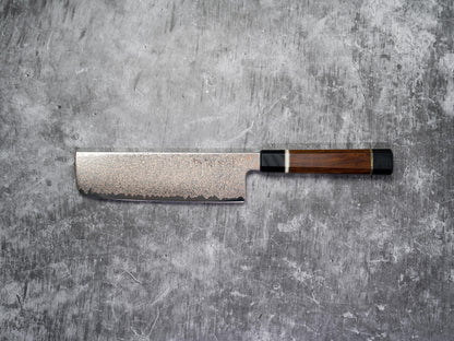 Couteau Nakiri Noseto Kiiro 37 couches en acier de Damas et cuivre, 170 mm, manche en bois de fer