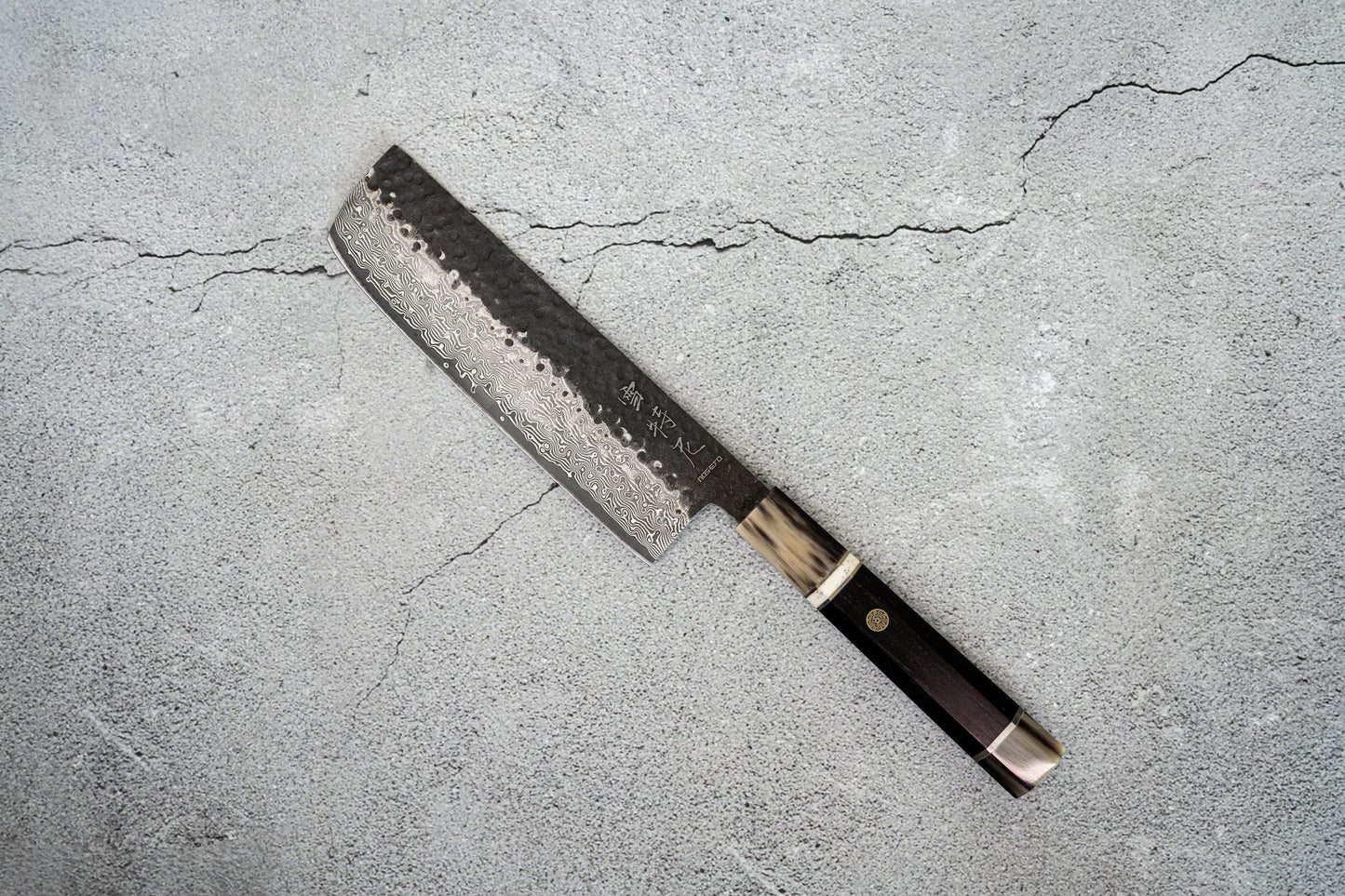 Noseto Vg10 67 couches Damas Tsuchime Finition Nakiri 180 mm Corne de buffle blanche Bois d'ébène