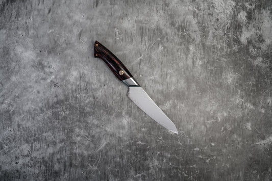 Couteau Noseto Roku Petty 135 mm, noyau en acier poudré 73 couches, manche en G10 noir et rouge