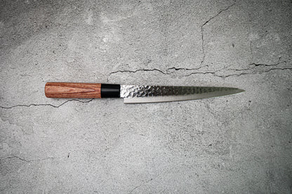 Couteau japonais Sujihiki martelé Kanetsune DSR-1K6 210 mm, manche en bois de pakka rouge