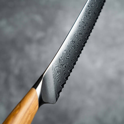 Couteau à pain Noseto Batsu 210 mm, 73 couches d'acier Damas avec manche en bois d'olivier