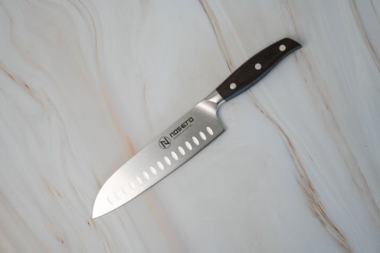 Couteau Santoku allemand NOSETO 185 mm en acier inoxydable de haute qualité avec manche en bois de santal rouge