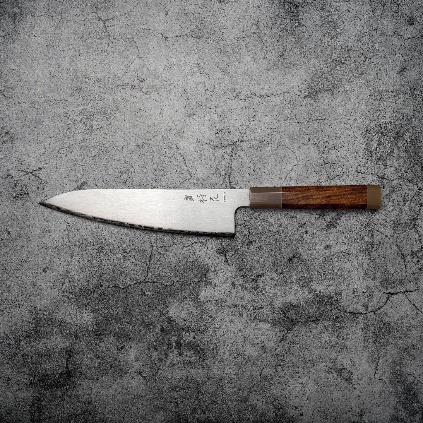 Noseto ZDP189 Gyuto 210 mm avec bois de fer à dessert et corne de buffle blanche