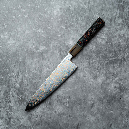 Couteau Noseto Kuza 210 mm Gyuto 67 couches VG-10 en cuivre damas avec résine de corne de buffle et fibre de carbone mélangée