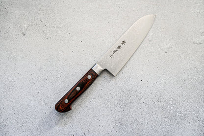 Couteau Santoku Sakai Takayuki 165 mm VG10 17 couches Damas finition miroir avec bois d'acajou
