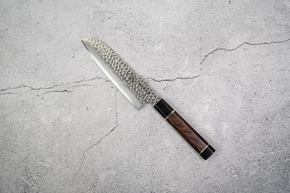 Couteau Santoku Noseto Suki 185 mm 67 couches Damas martelé avec manche en bois de fer du désert