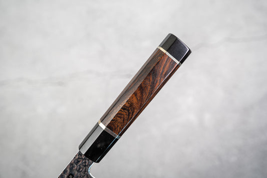 Couteau à lame Noseto Suki Gyuto 210 mm 67 couches Damas martelé avec manche en bois de fer du désert