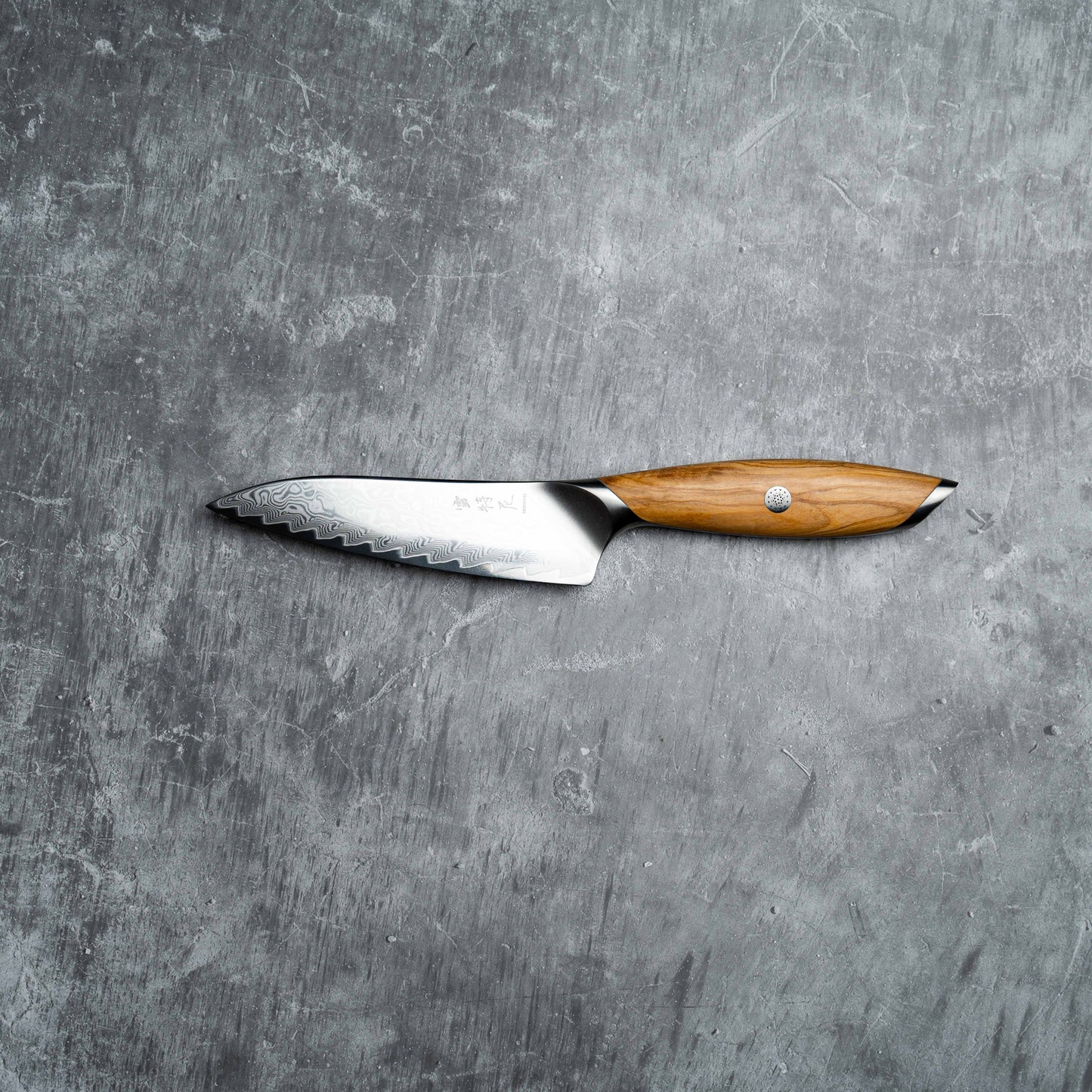 Couteau à lame Noseto Batsu Petty 135 mm, 73 couches, en acier damas avec manche en bois d'olivier